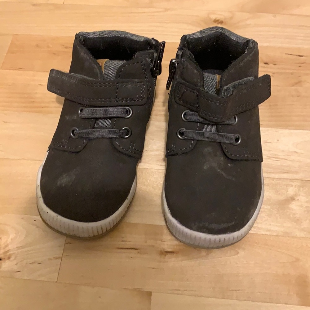 Cat & Jack high top sneakers size 5
